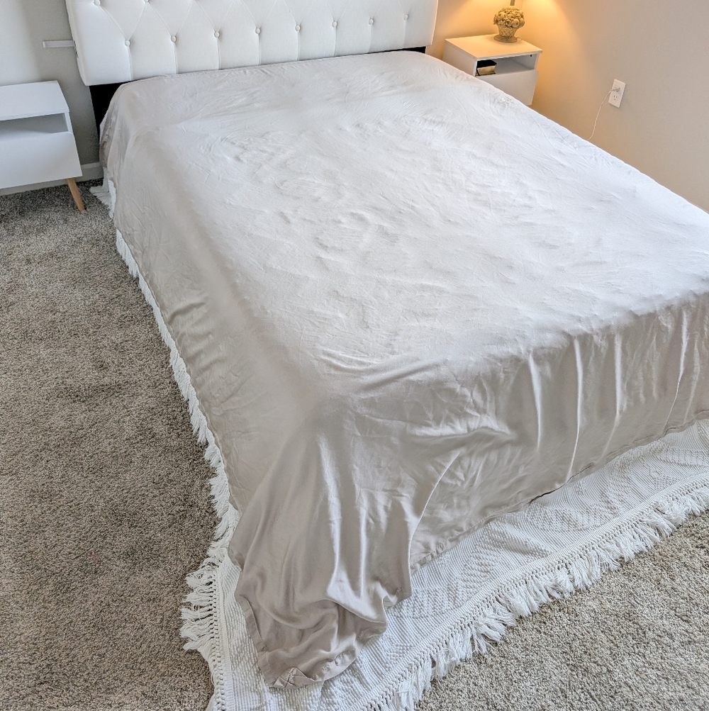 Cariloha Tan Silky Satin Queen Flat Sheet 100% Viscose From Bamboo Sateen Flowy